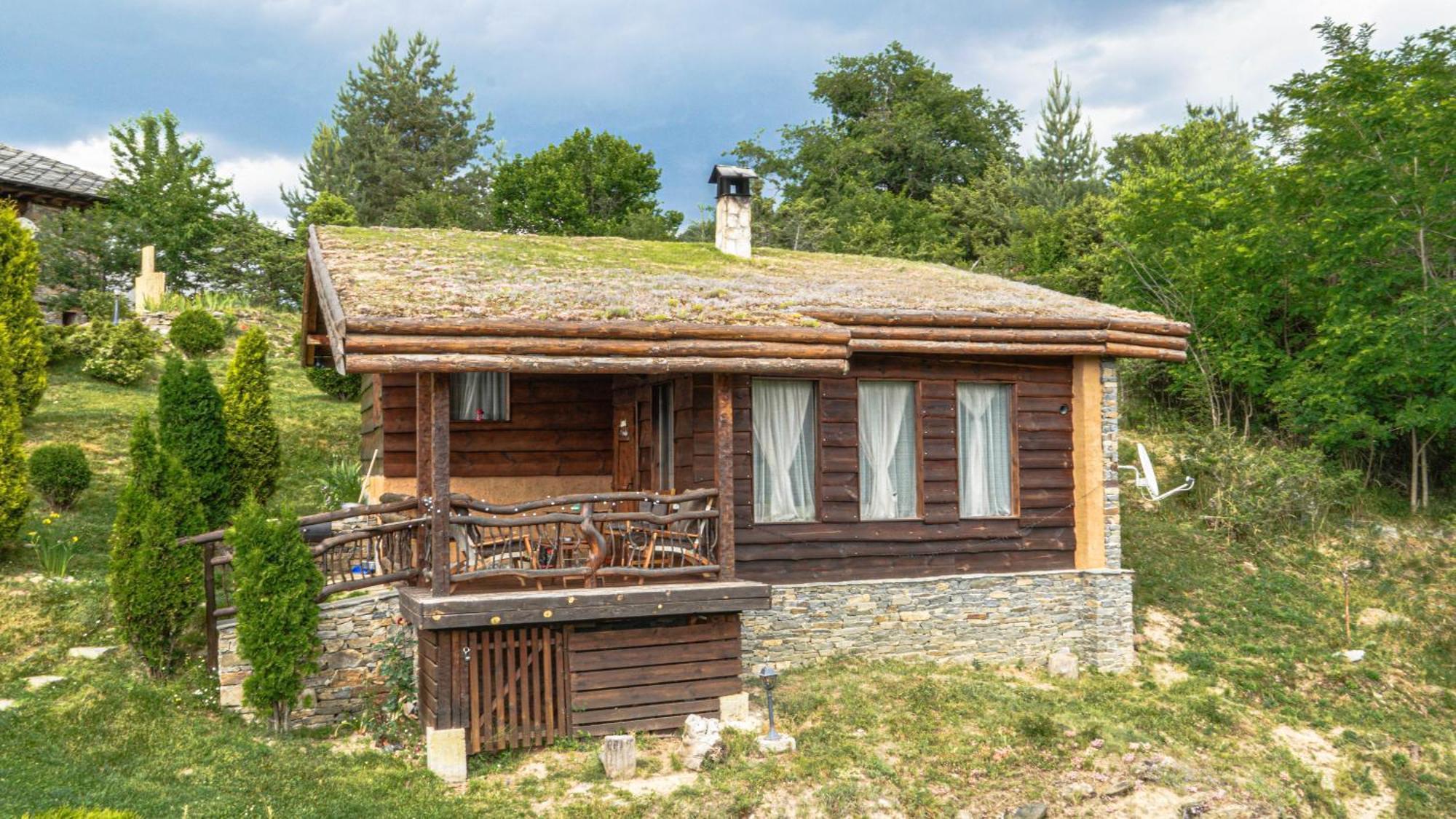 Панорама Хаус Лещен И Еко Къщи Дървена И Землянка Kültér fotó