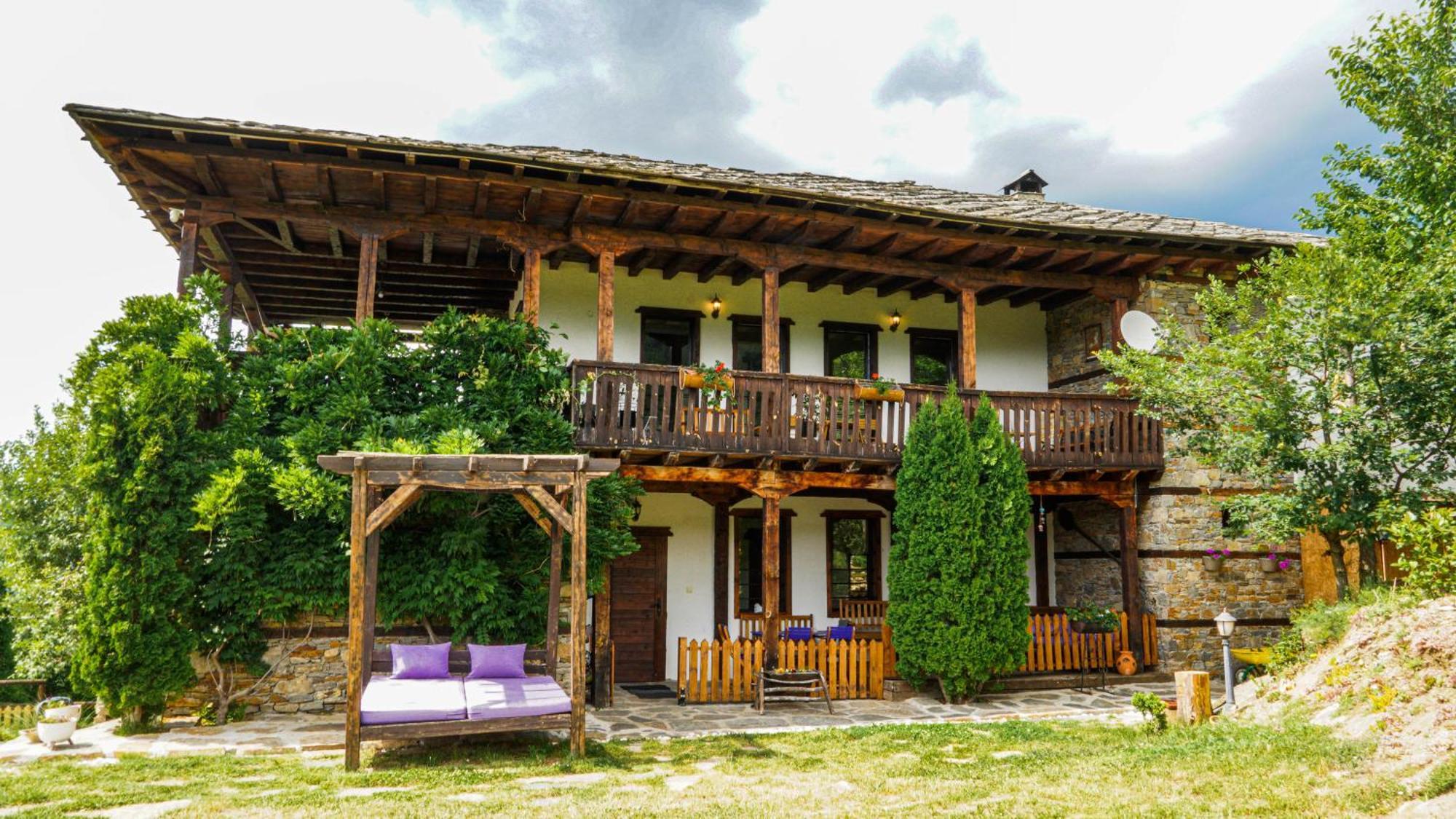 Панорама Хаус Лещен И Еко Къщи Дървена И Землянка Kültér fotó