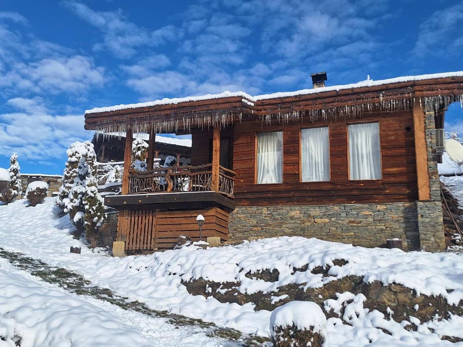 Панорама Хаус Лещен И Еко Къщи Дървена И Землянка Kültér fotó